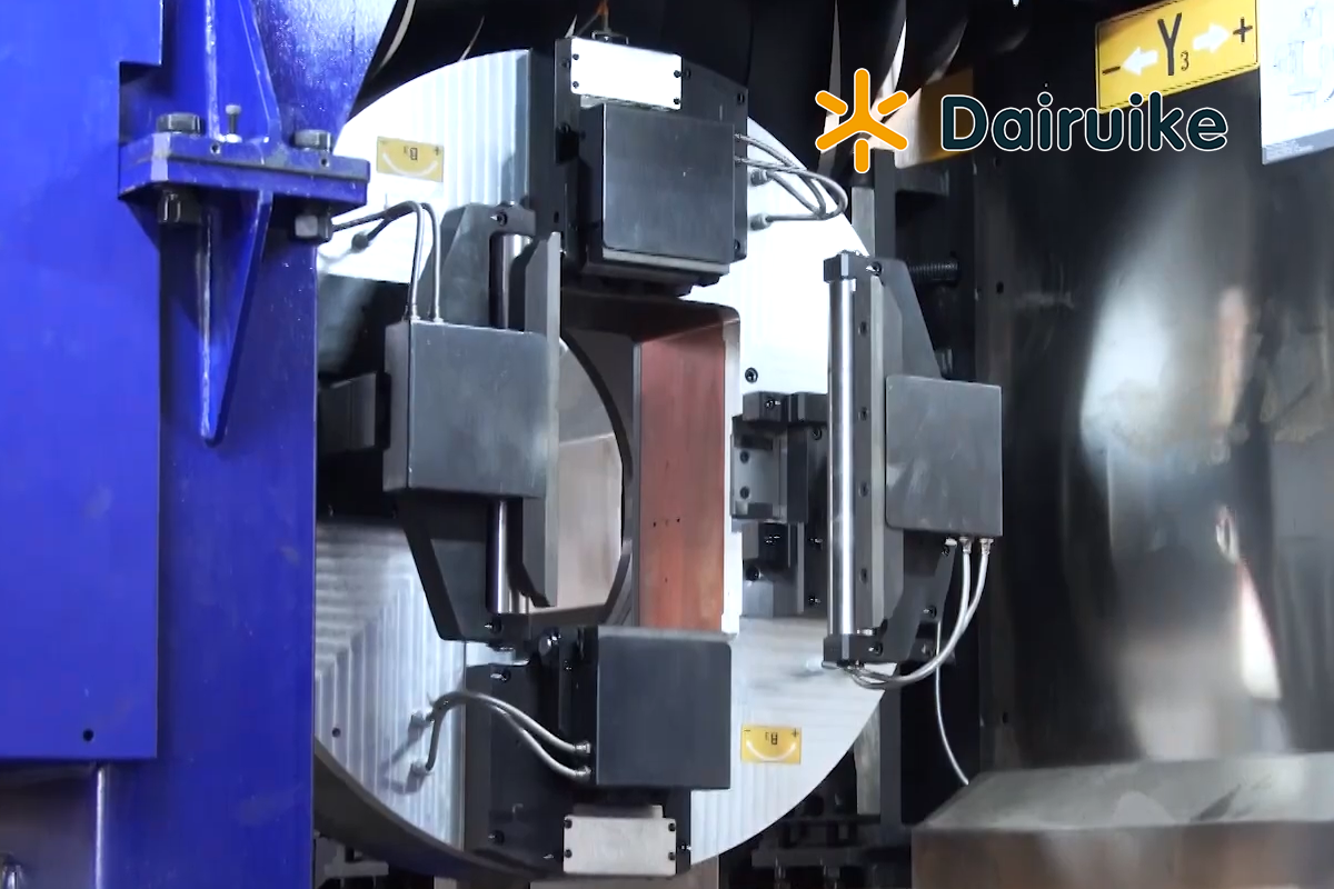 方孔全行程激光卡盤配置拉料卡爪有何功能？